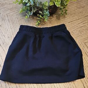Black Elastic-Waist Skort Size S 6/7